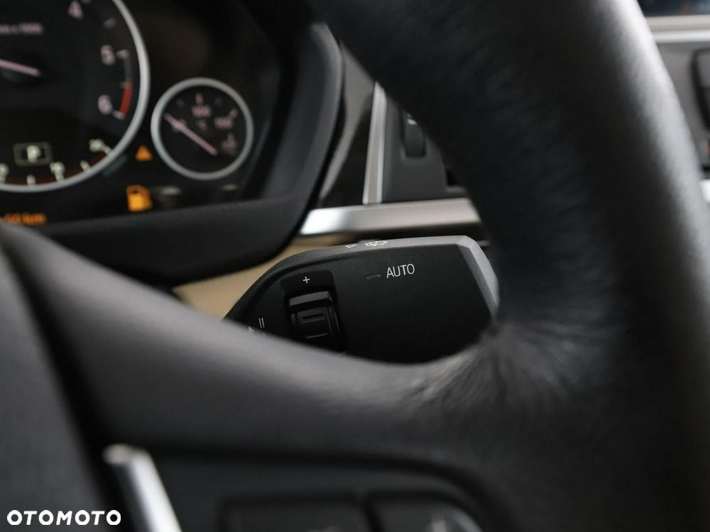 BMW Seria 3 320d Luxury Line - 33