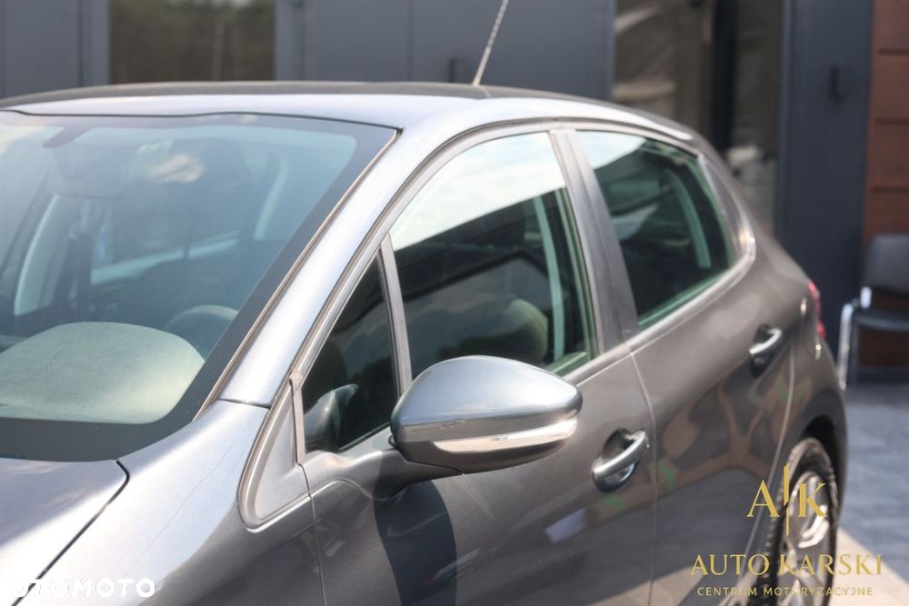 Peugeot 208 - 12