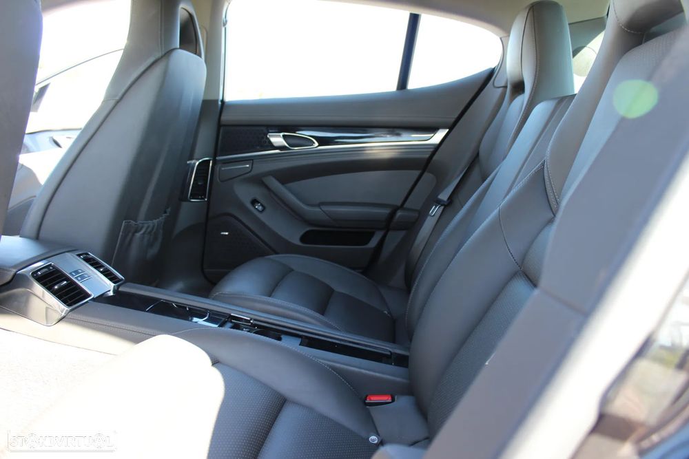 Porsche Panamera 4S PDK - 21