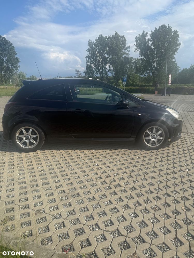 Opel Corsa 1.6T GSI - 11