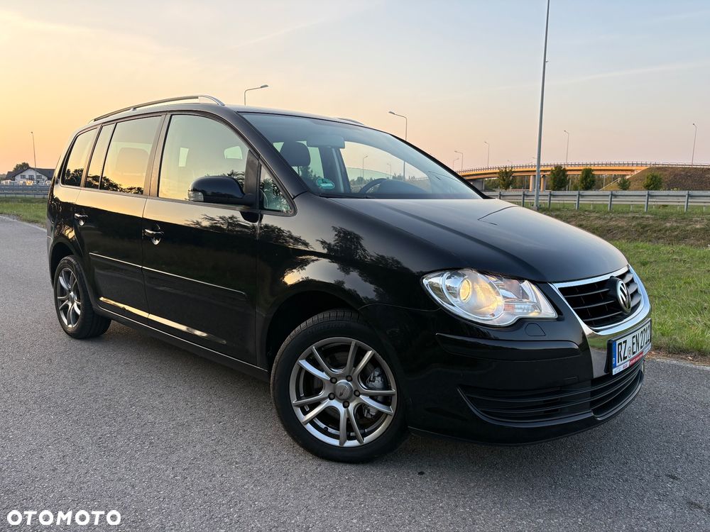 Volkswagen Touran - 12