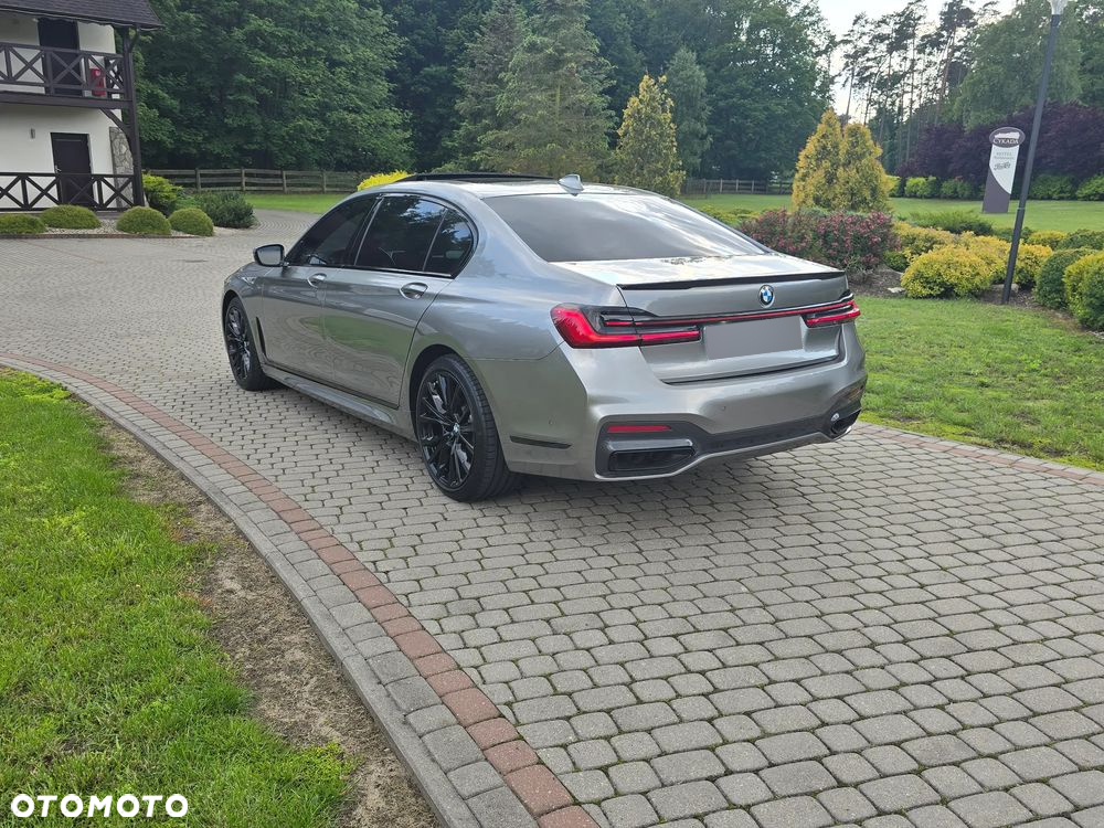 BMW Seria 7 750i xDrive sport - 9