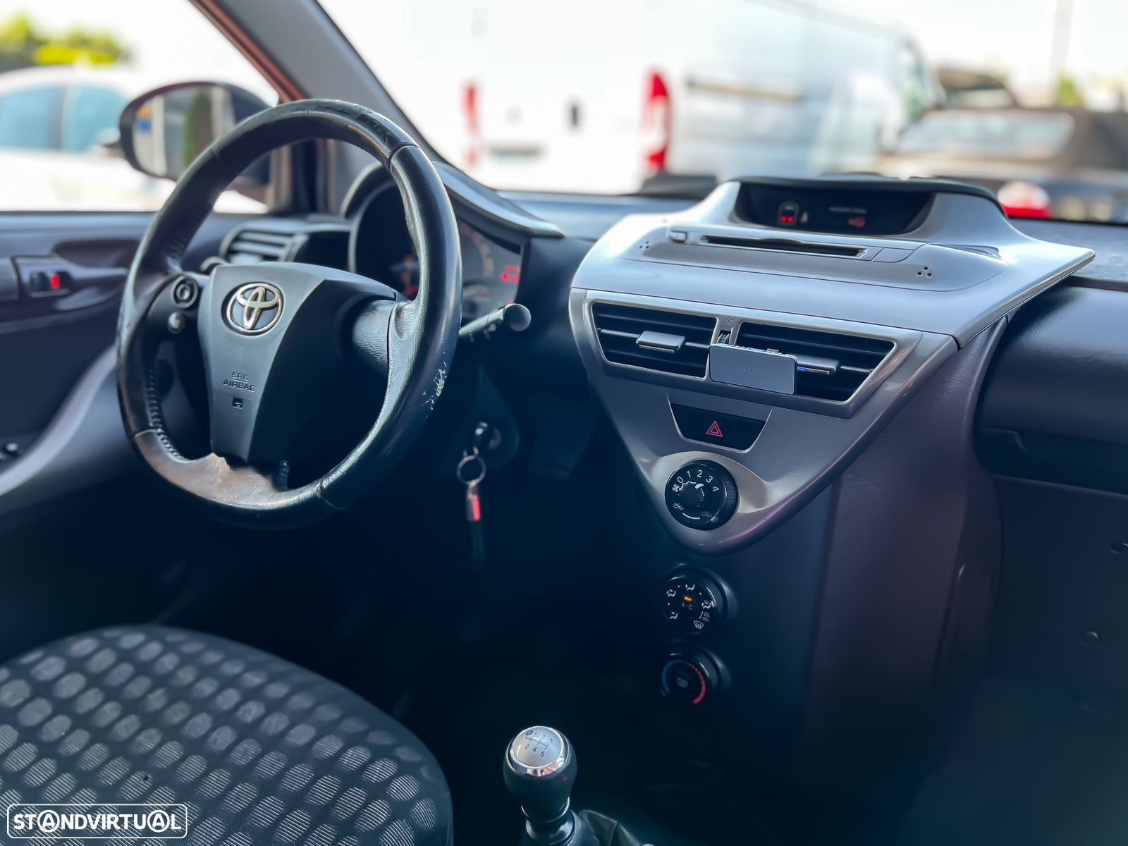 Toyota iQ 1.4 D-4D - 14