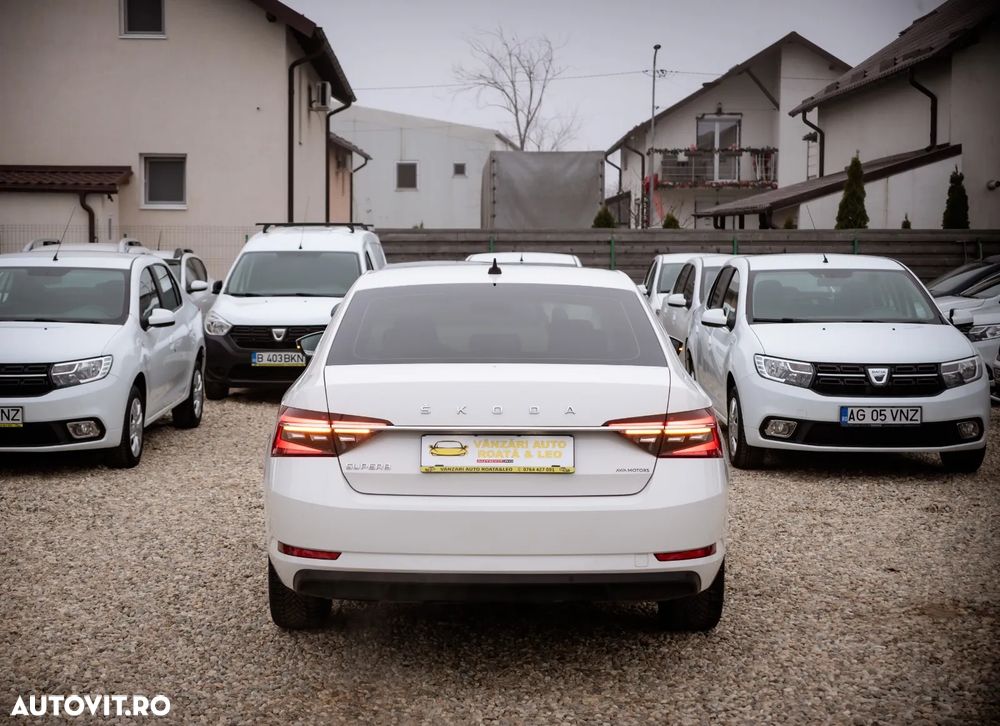 Skoda Superb 2.0 TDI DSG Style - 8