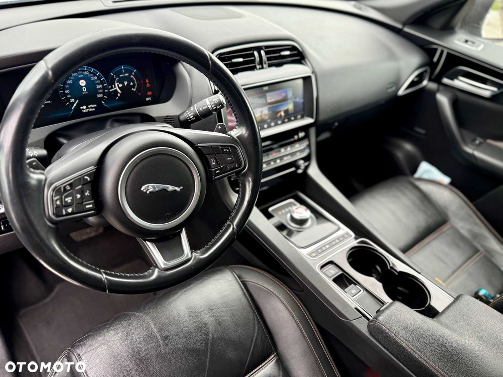 Jaguar F-Pace - 8