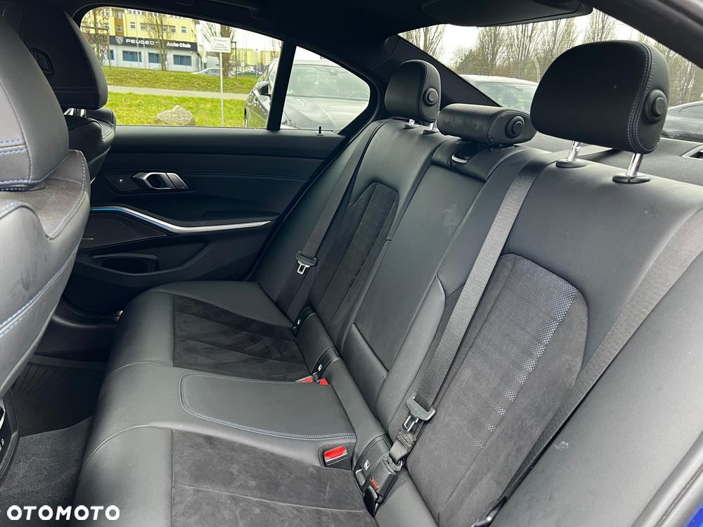 BMW Seria 3 330e M Sport - 13