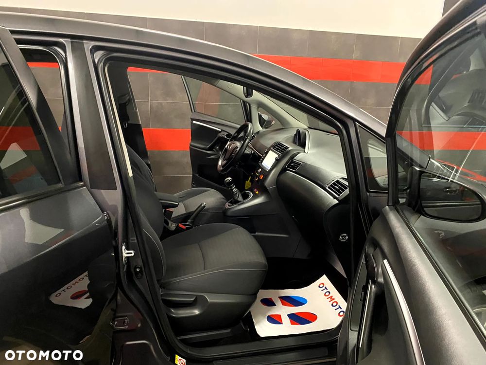 Toyota Verso 1.6 Active 7os - 17