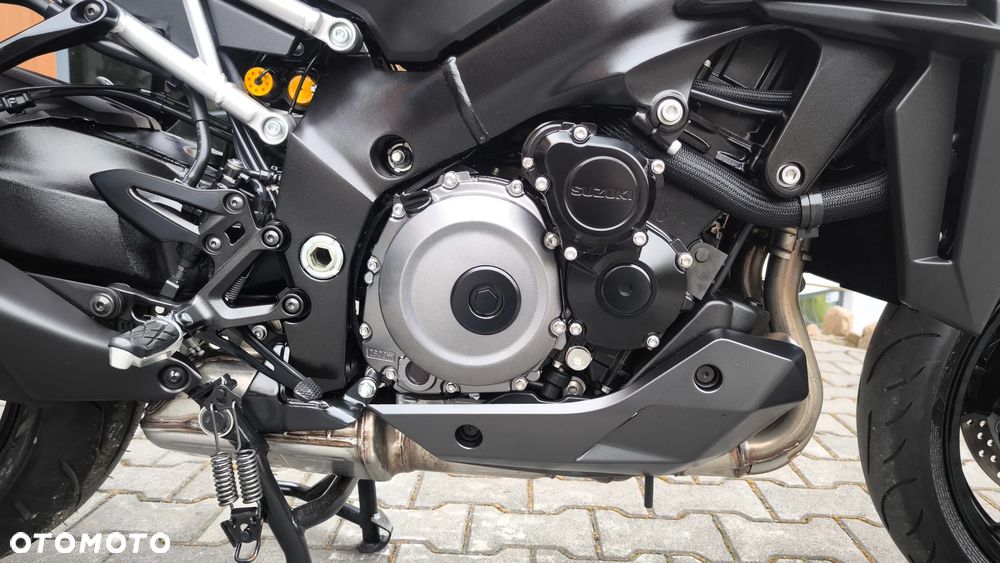 Suzuki GSX 1000 - 32