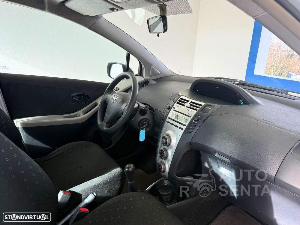 Toyota Yaris 1.0 VVT-i - 12