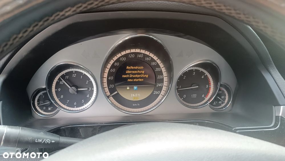 Mercedes-Benz Klasa E 220 CDI DPF BlueEFFICIENCY Elegance - 9