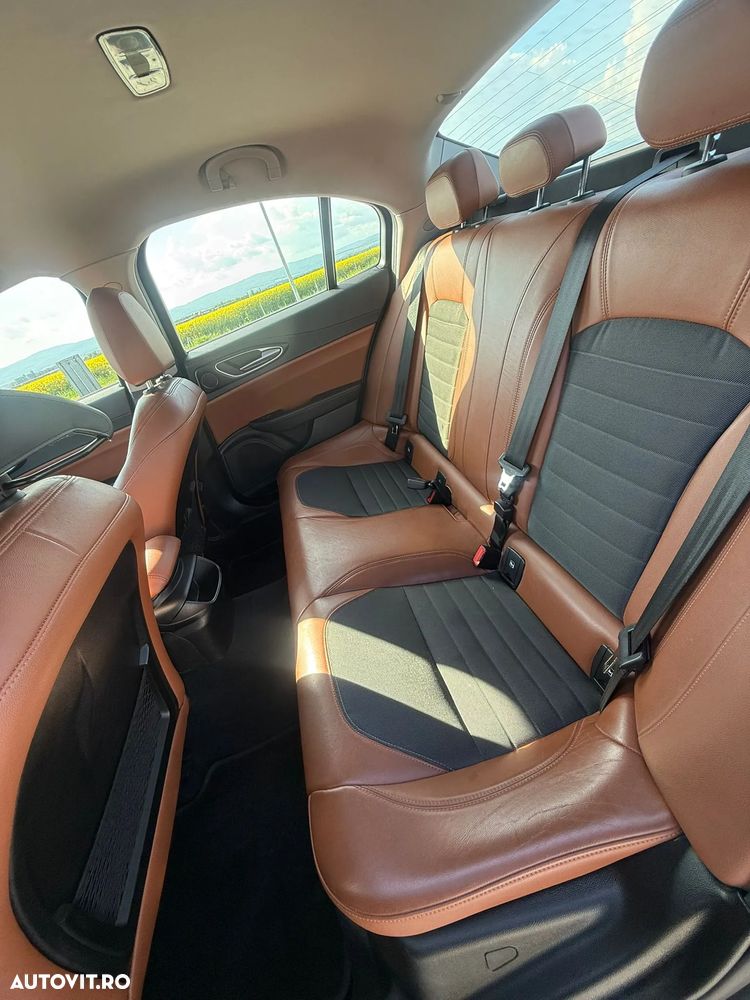 Alfa Romeo Giulia 2.2 AT8 Advanced Efficiency - 10