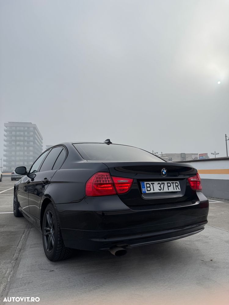 BMW Seria 3 318i - 4
