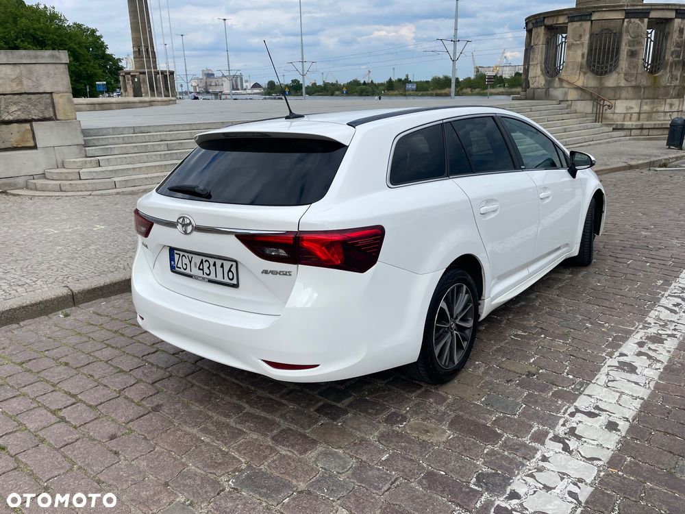 Toyota Avensis - 8