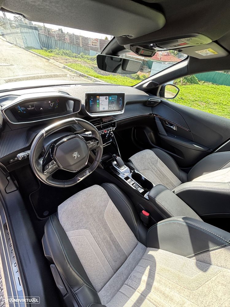 Peugeot e-208 GT - 15