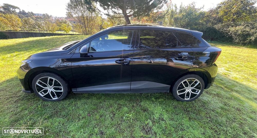 MG MG4 64 kWh Luxury - 10