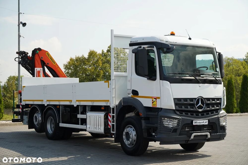 Mercedes-Benz / AROCS 2643 / 6x2 / SKRZYNIOWY - 6,4 M / HDS palfinger pk 20001-k - wysów: 10,2 M / OŚ PODNOSZONA / STEROWANIE RADIOWE / ROTATOR / WIDŁY / OPONY 100 % / 2017 ROK - 11