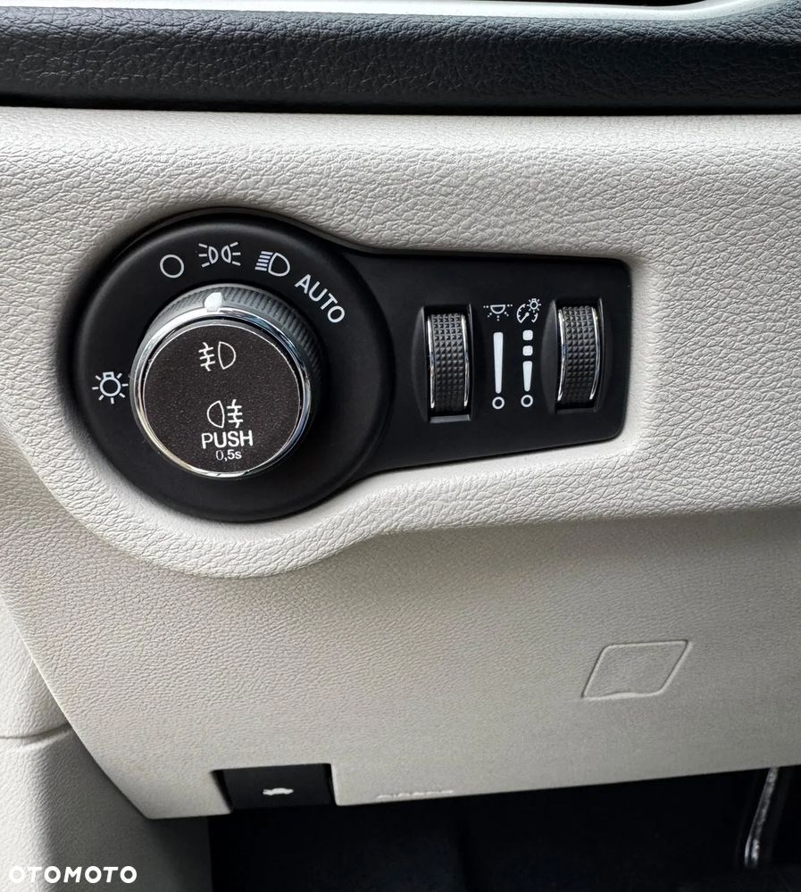 Chrysler Pacifica - 17