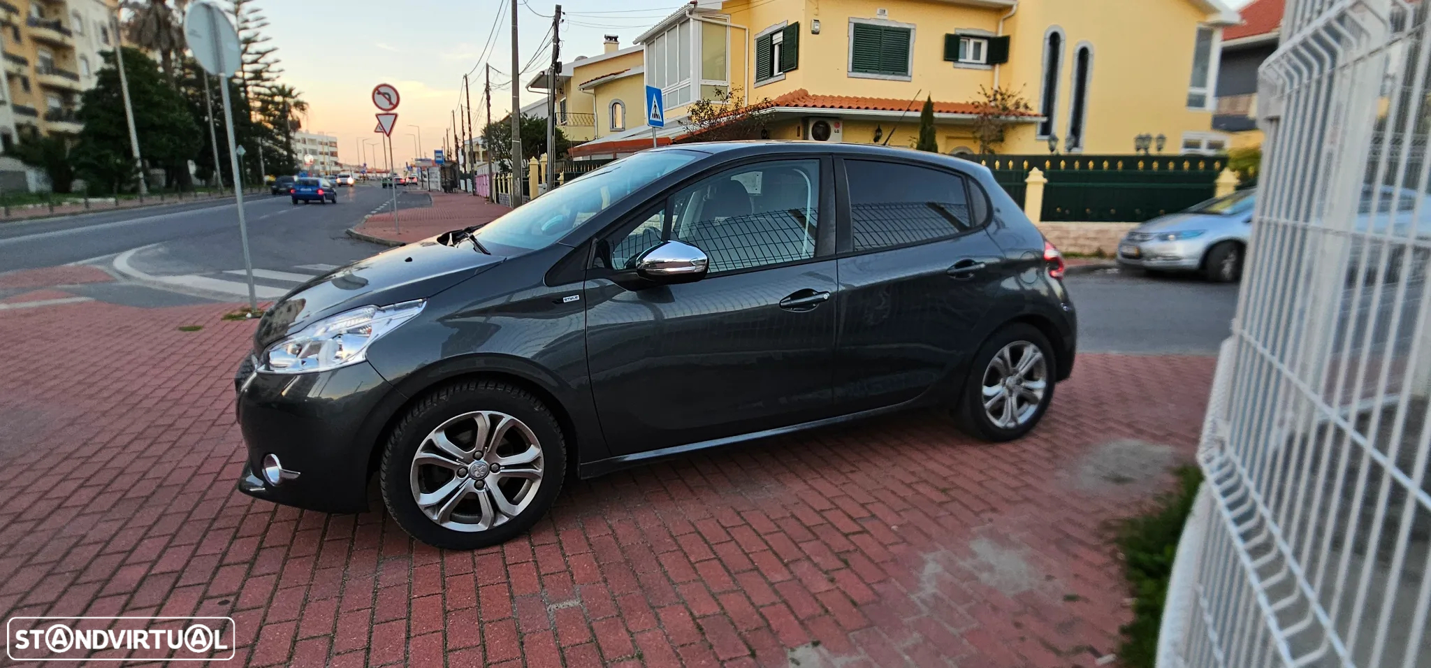 Peugeot 208 1.4 HDi SE Style - 5