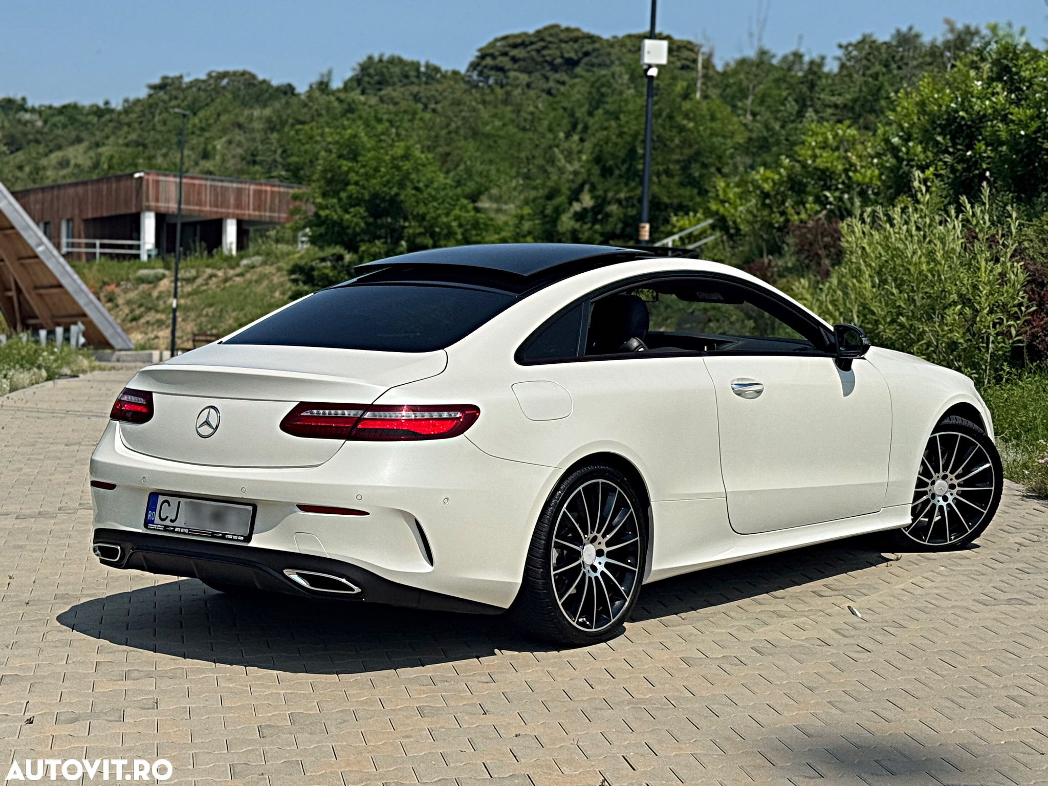 Mercedes-Benz E 220 d Coupe 9G-TRONIC AMG Line - 4