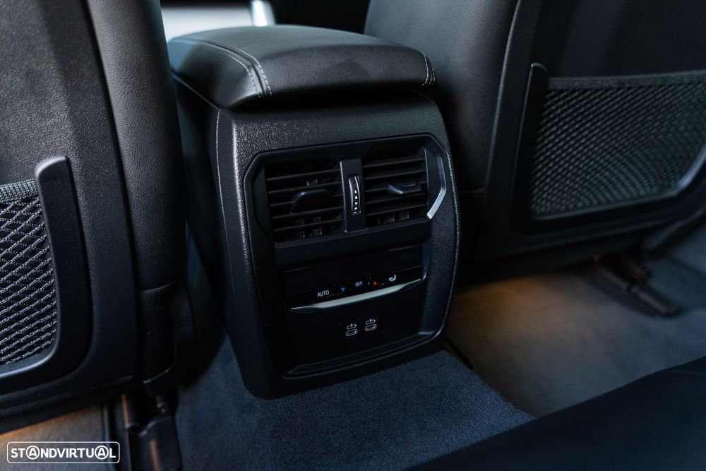 BMW i4 eDrive40 Desportiva M - 29