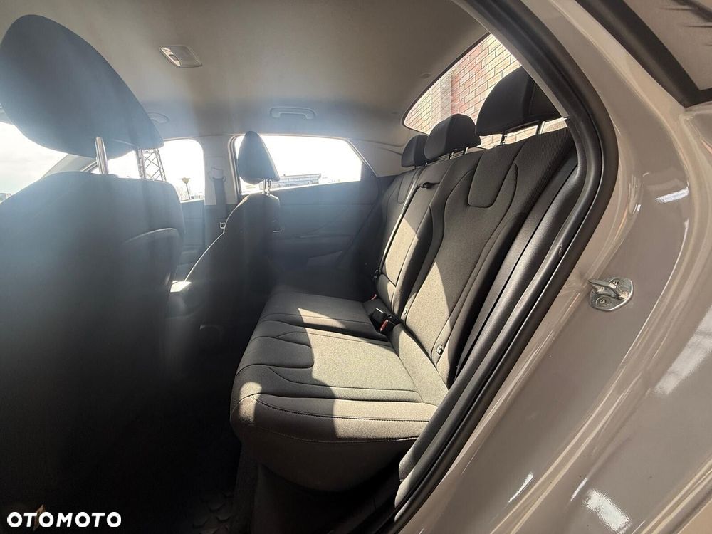 Hyundai Elantra - 11