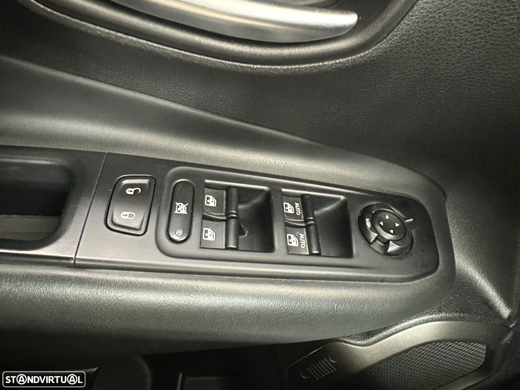 Jeep Renegade 1.6 MJD Limited - 23