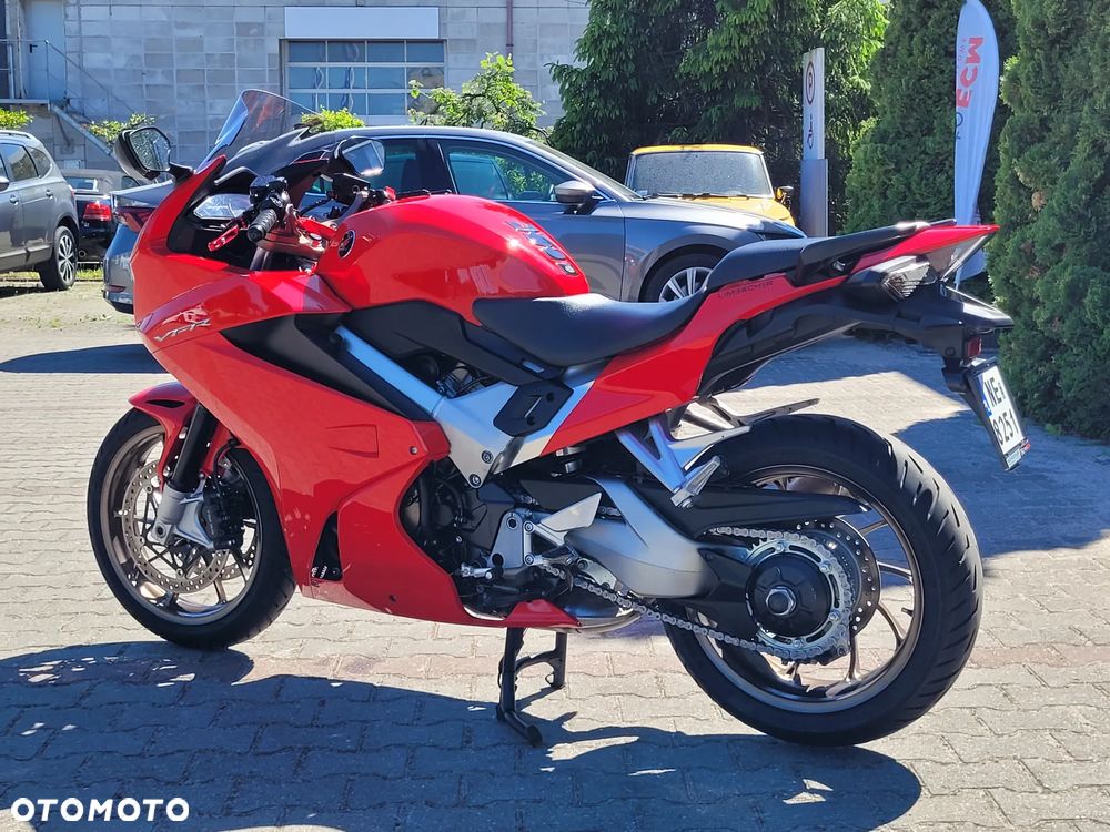 Honda VFR - 25
