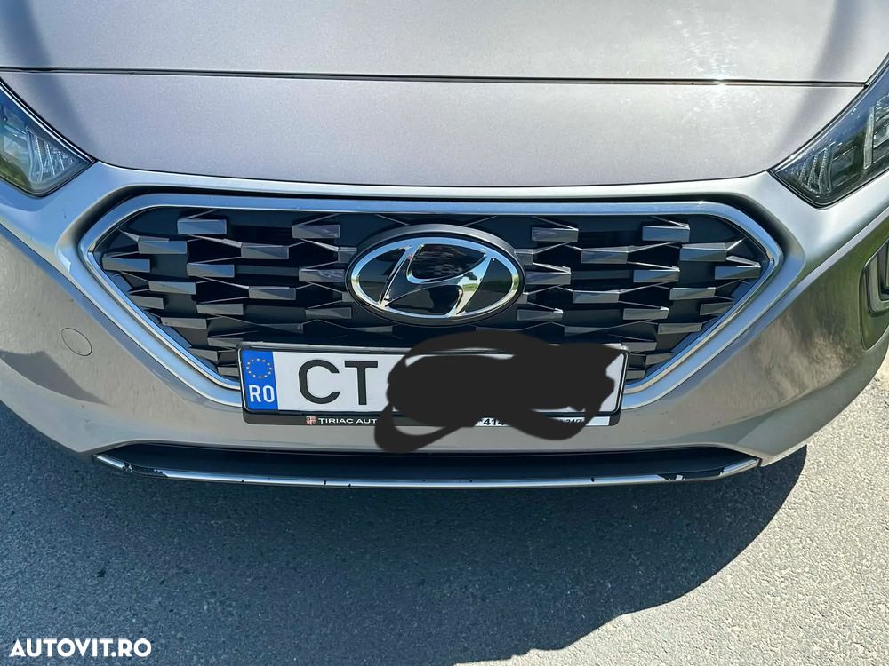 Hyundai IONIQ - 11