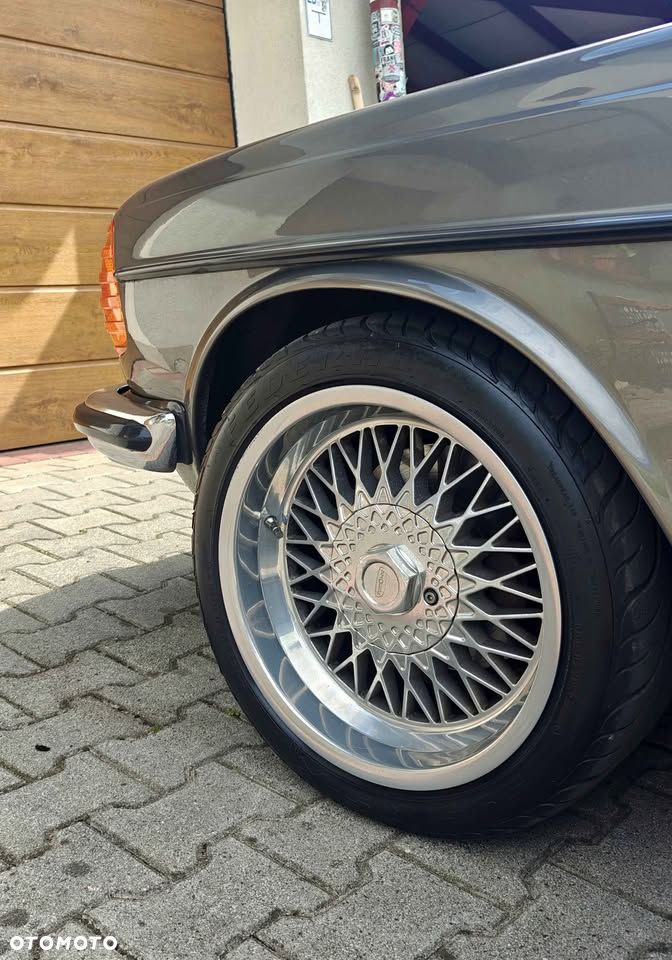 Mercedes-Benz W123 - 4