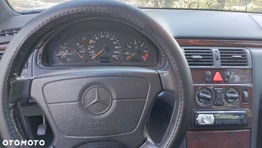 Mercedes-Benz Klasa E 220 D Elegance - 16