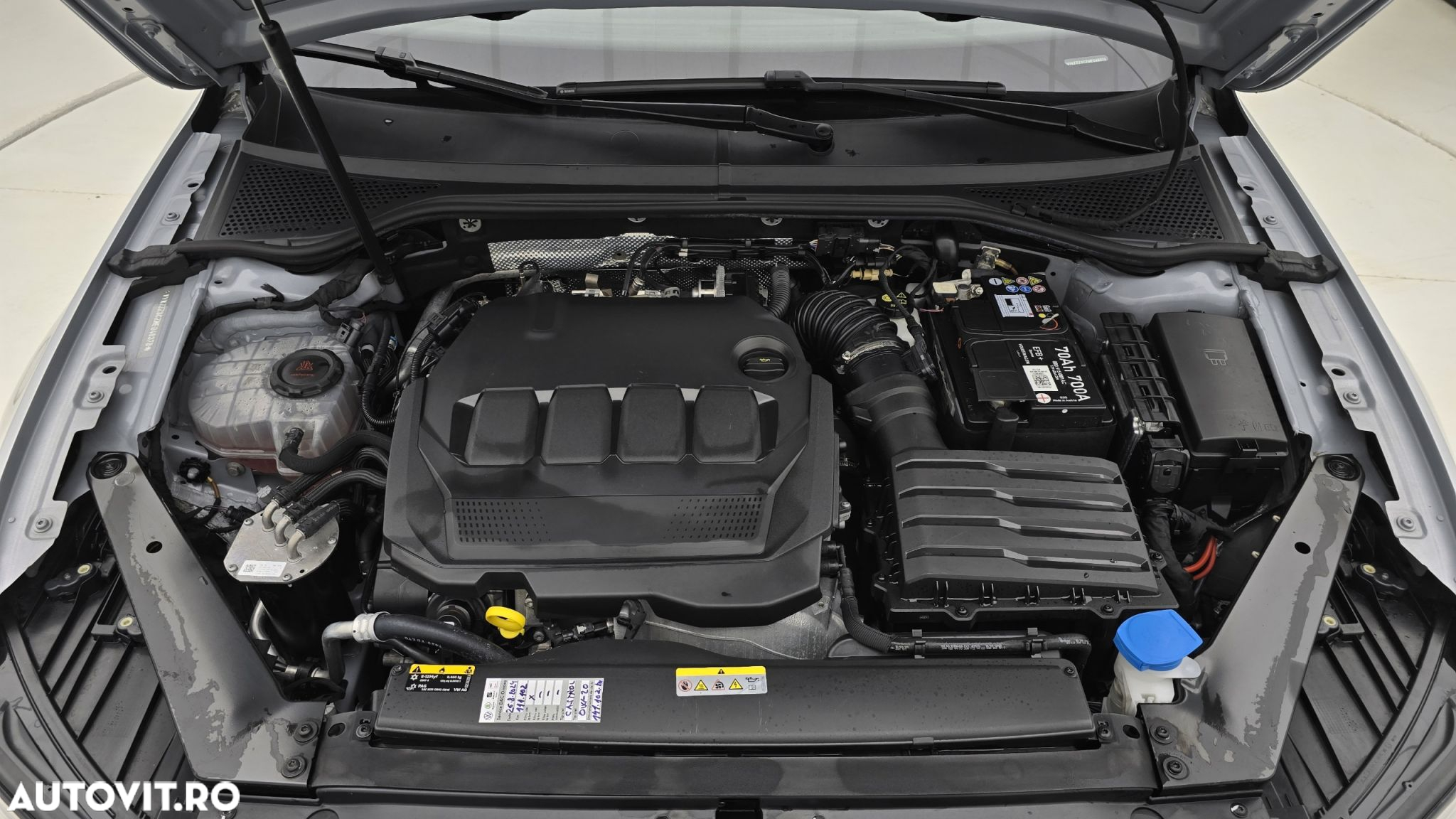 Volkswagen Passat 2.0 TDI DSG Advance - 24
