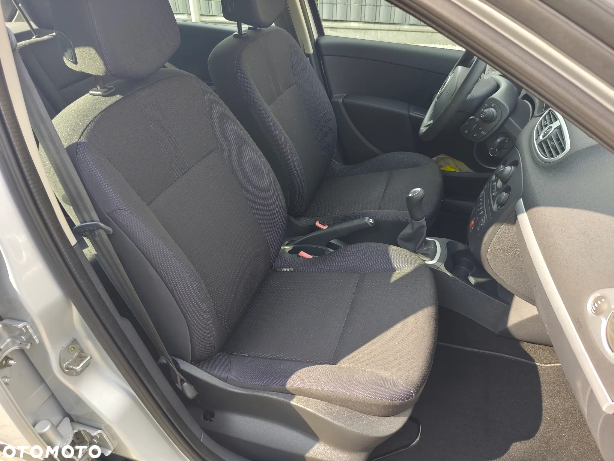 Renault Clio 1.2 16V 75 Dynamique - 13
