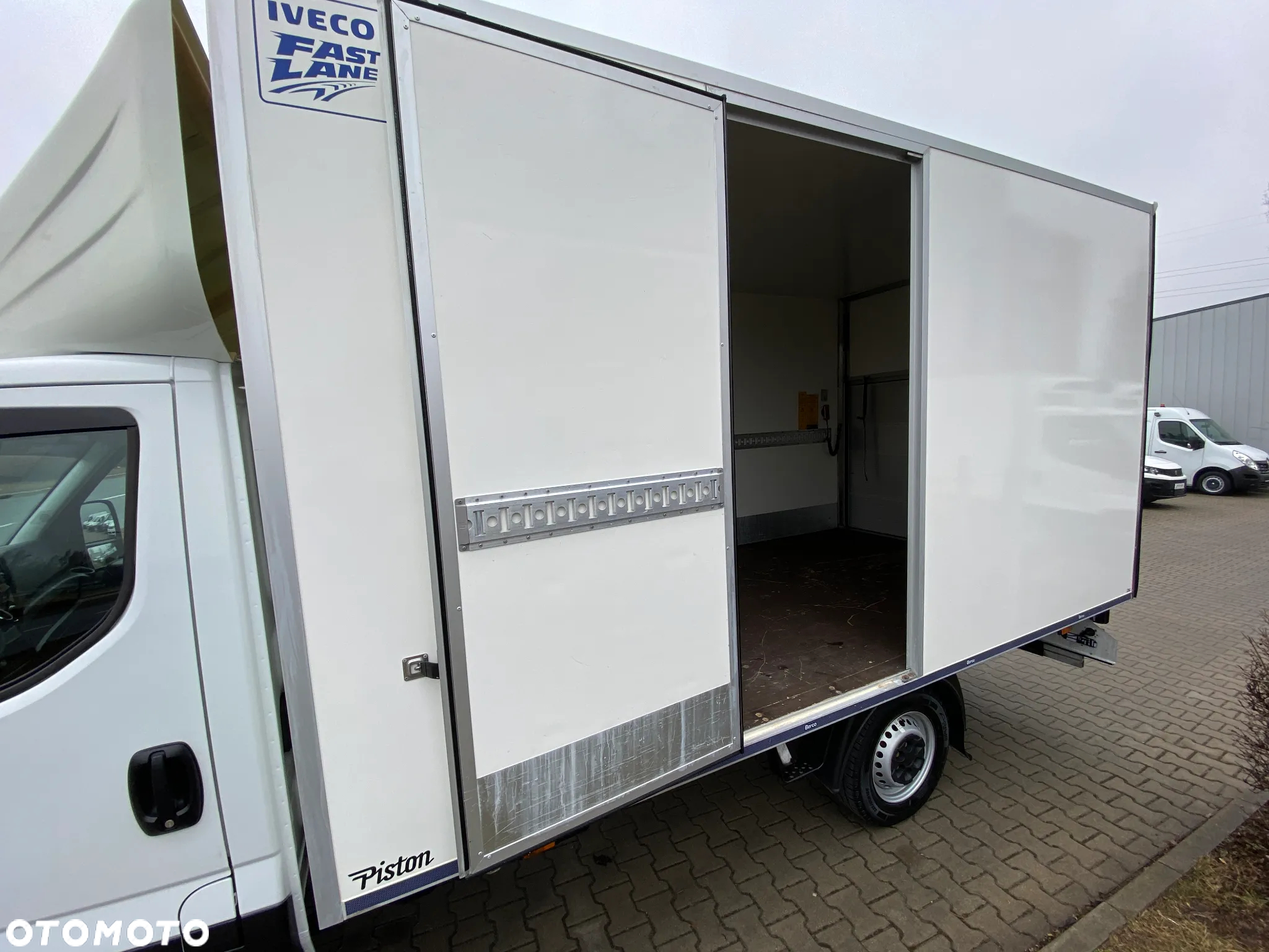 Iveco DAILY 35S16 HI-MATIC KONTENER 8 EUROPALET WINDA ZEPRO - 40