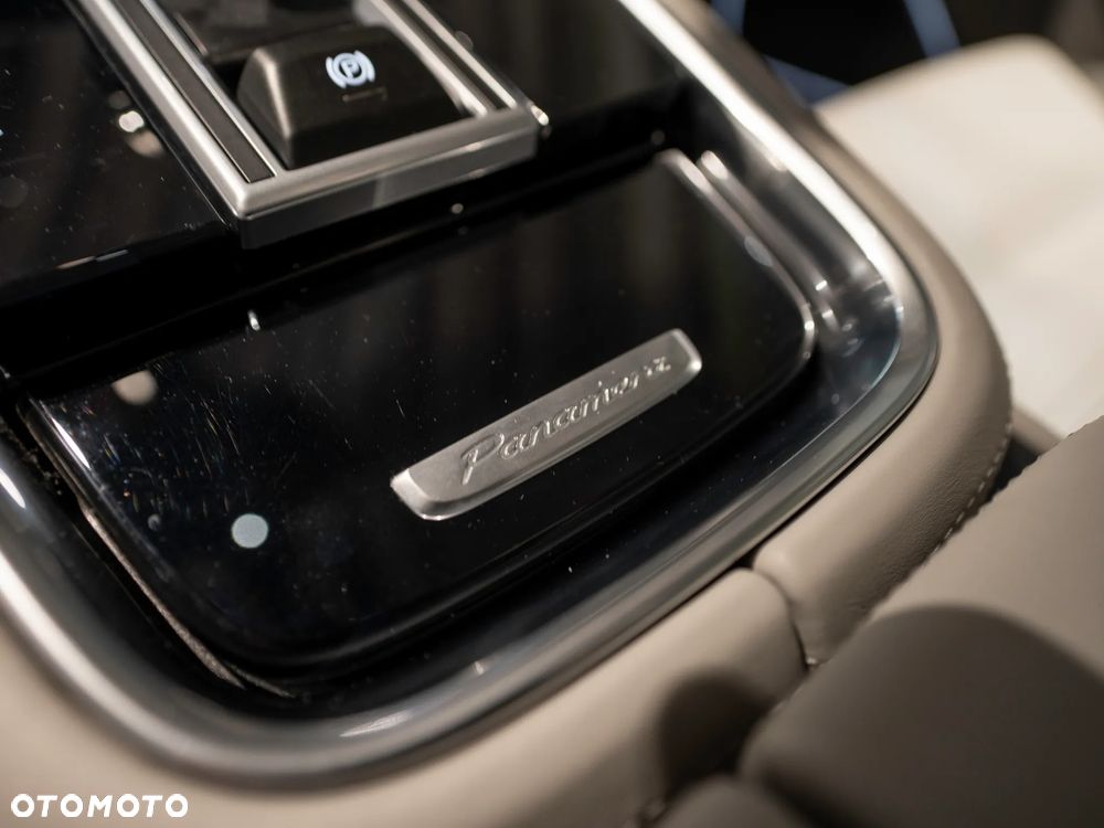 Porsche Panamera 4 E-Hybrid Platinum Edition - 40