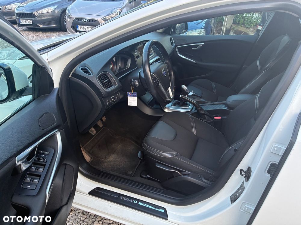 Volvo V40 D2 - 8