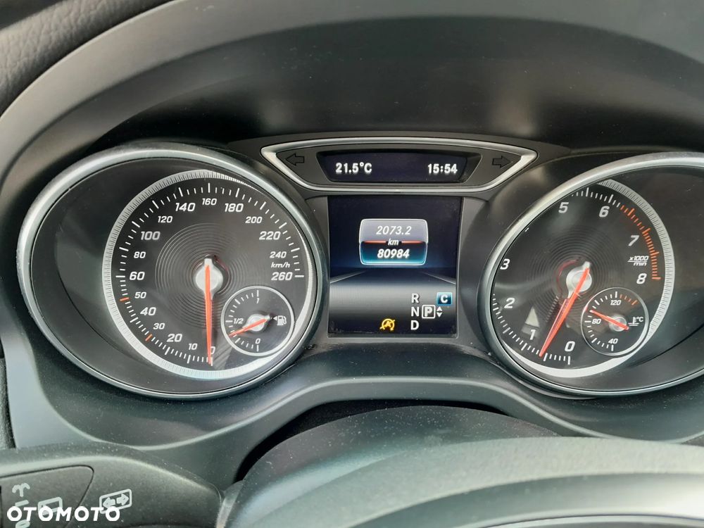 Mercedes-Benz GLA 220 4-Matic Urban - 12