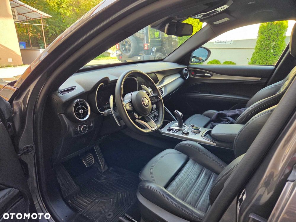 Alfa Romeo Stelvio - 9