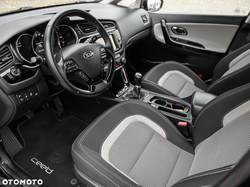 Kia Ceed 1.6 GDI Business Line - 16