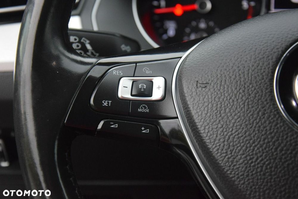 Volkswagen Passat - 23