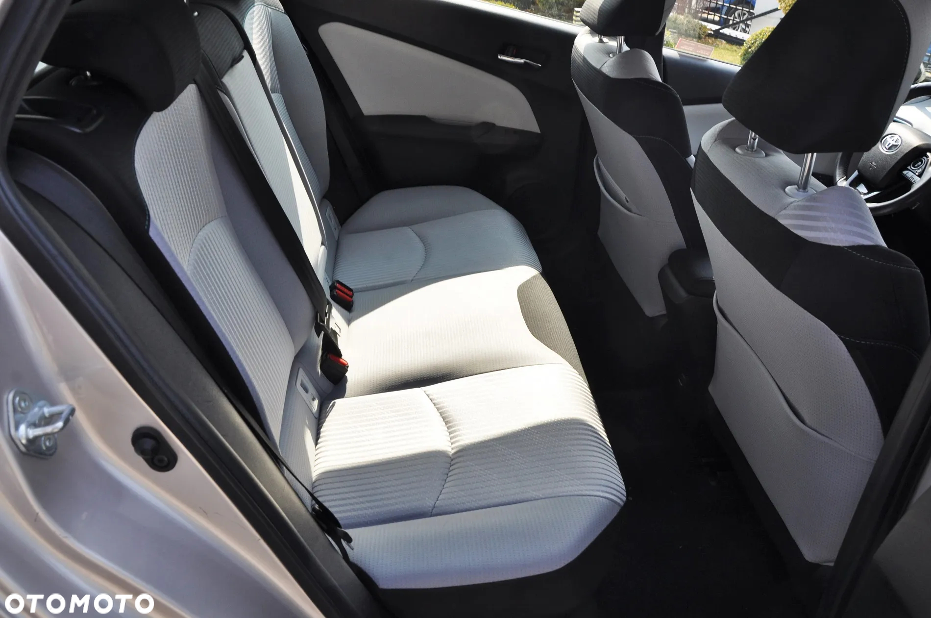 Toyota Prius 1.8 Hybrid Comfort - 14
