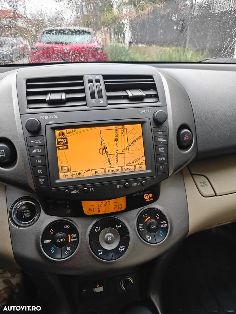 Toyota RAV4 2.2 D-4D Luxury - 8