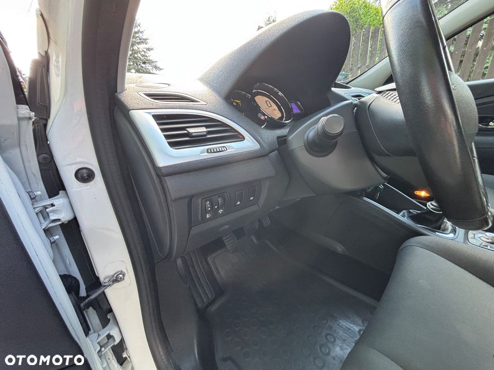 Renault Megane ENERGY TCe 130 Start & Stop LIMITED - 12