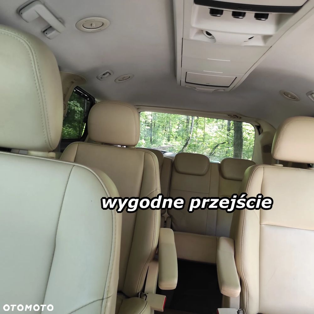 Volkswagen Routan - 9