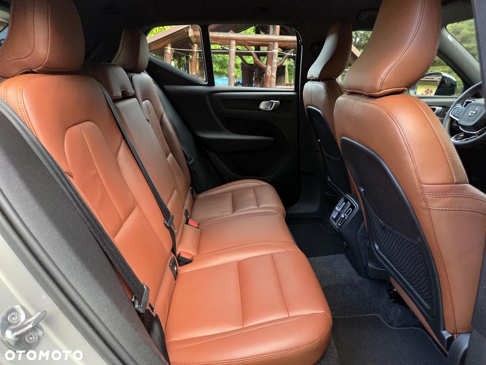 Volvo XC 40 B3 B DKG Plus Black Edition - 31