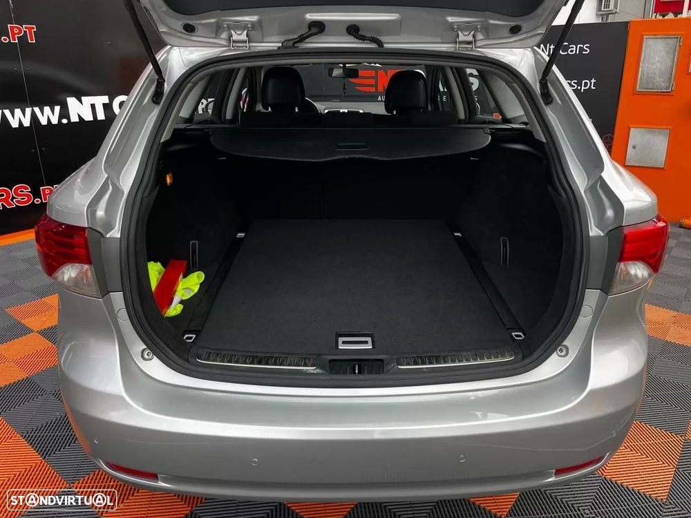 Toyota Avensis SW 2.0 D-4D Comfort - 21