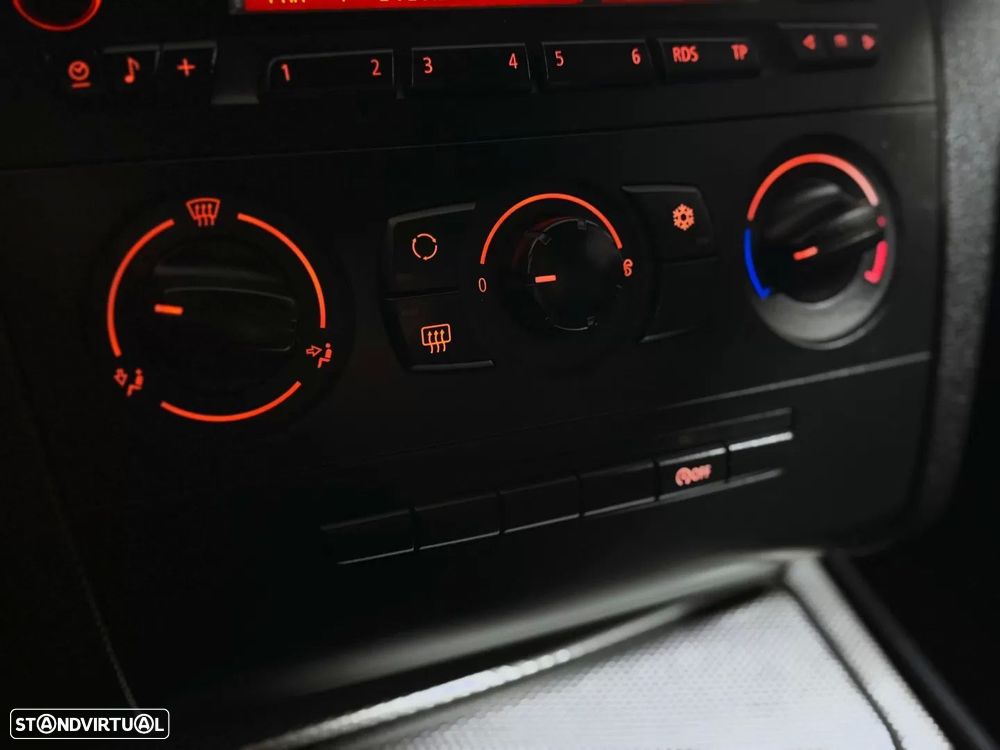 BMW 118 d Pack M - 17