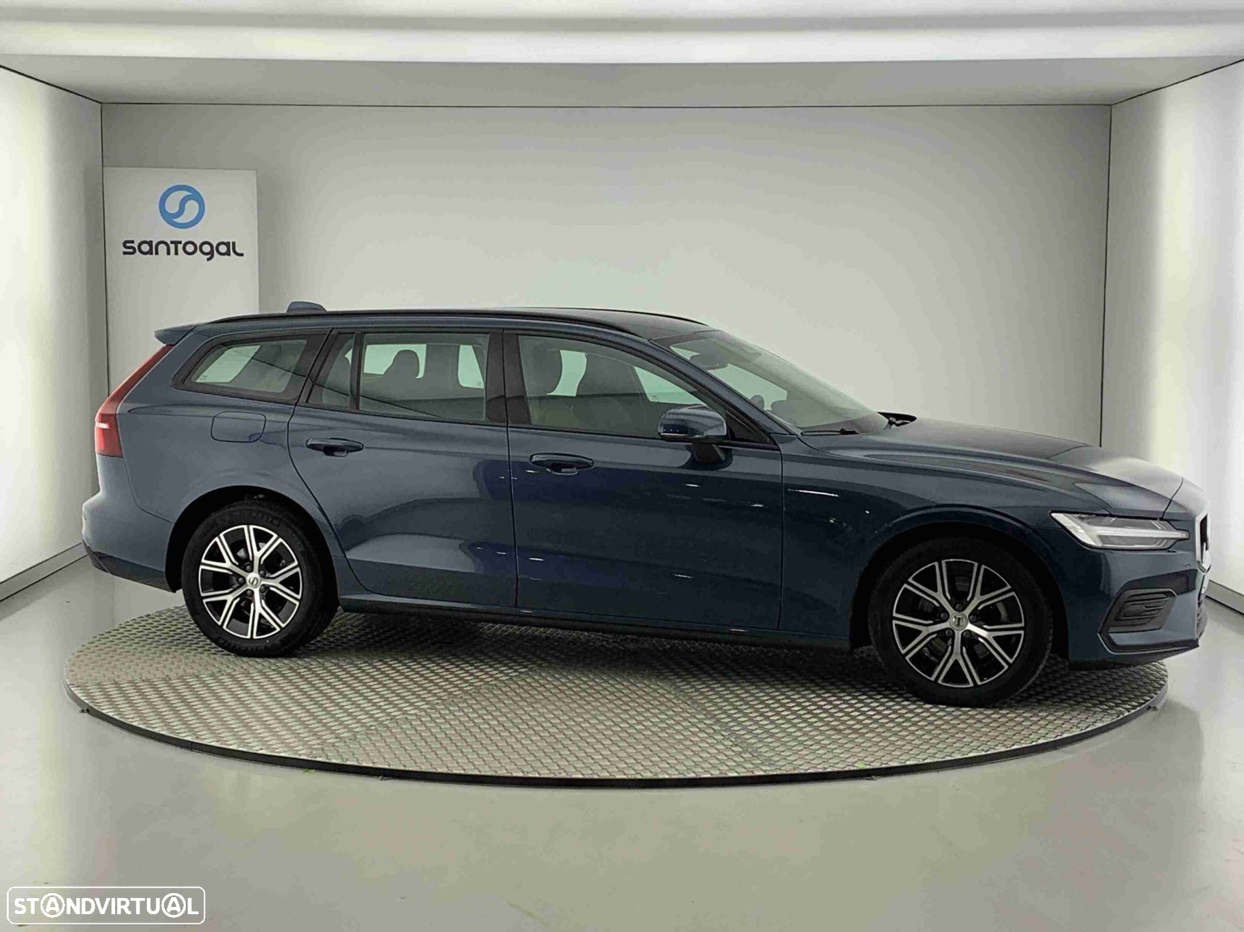 Volvo V60 2.0 B4 Essential Auto - 1