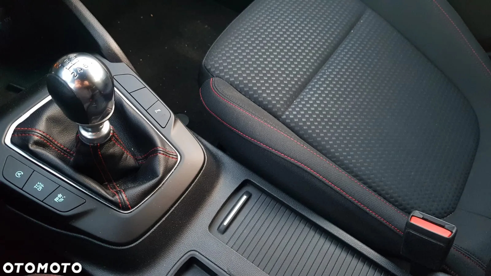 Ford Focus 1.0 EcoBoost Hybrid ST-LINE X - 23