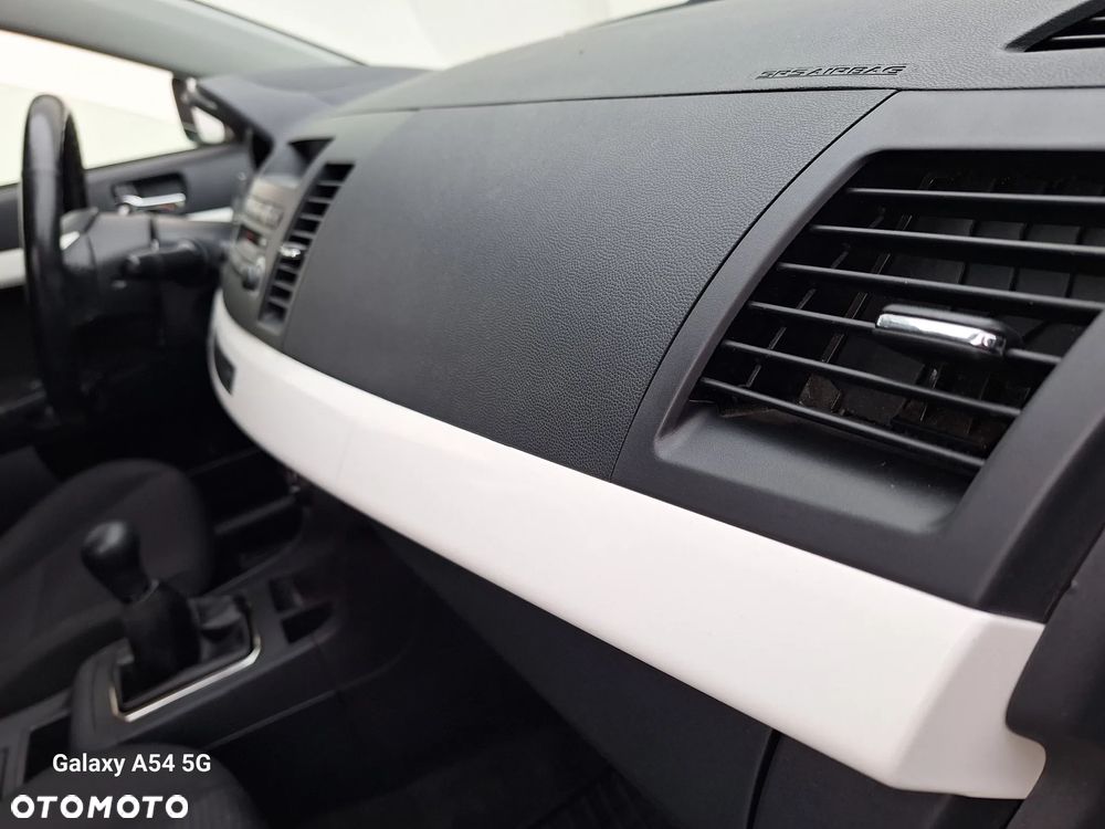 Mitsubishi Lancer 1.5 - 33