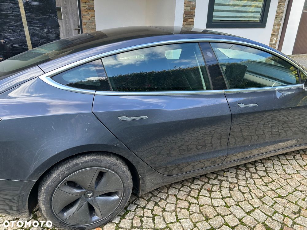 Tesla Model 3 - 4